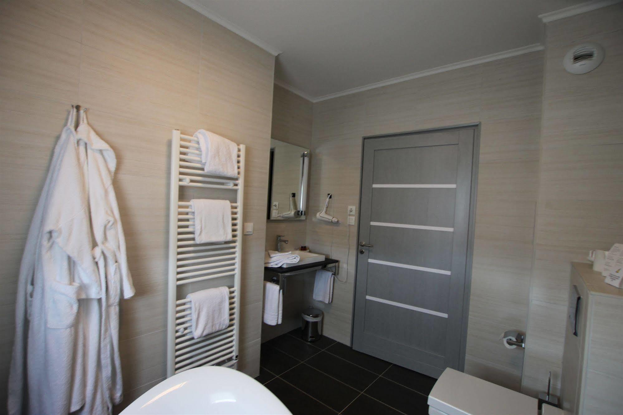 Hotel Le Cheval Blanc 康村 外观 照片